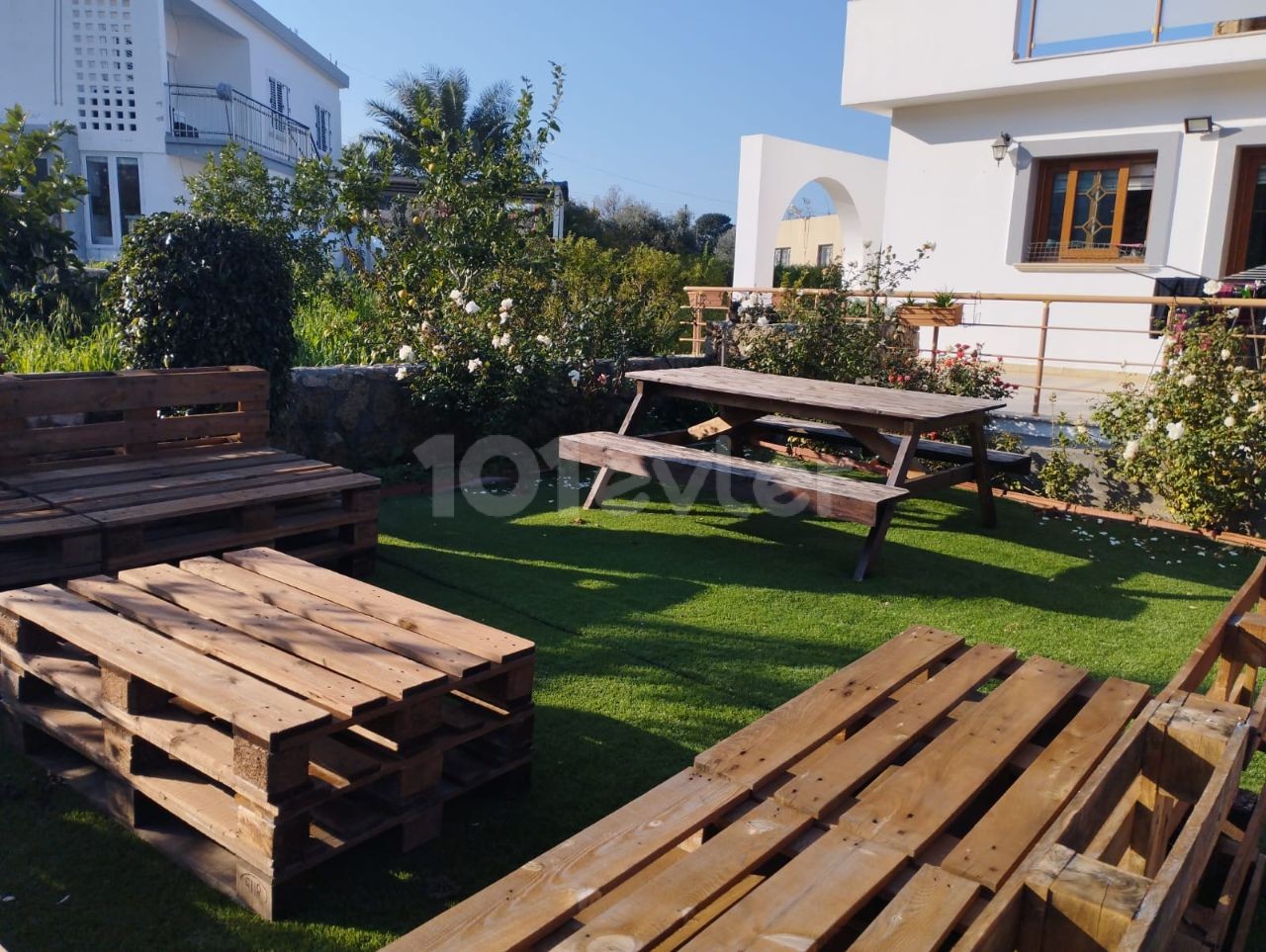 Girne Karşıyaka'da 3+1 Satılık Villa