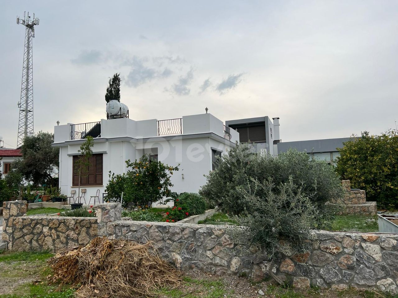 2+1 Villa zum Verkauf in Girne Karsiyaka (kann in 3 Schlafzimmer umgewandelt werden)