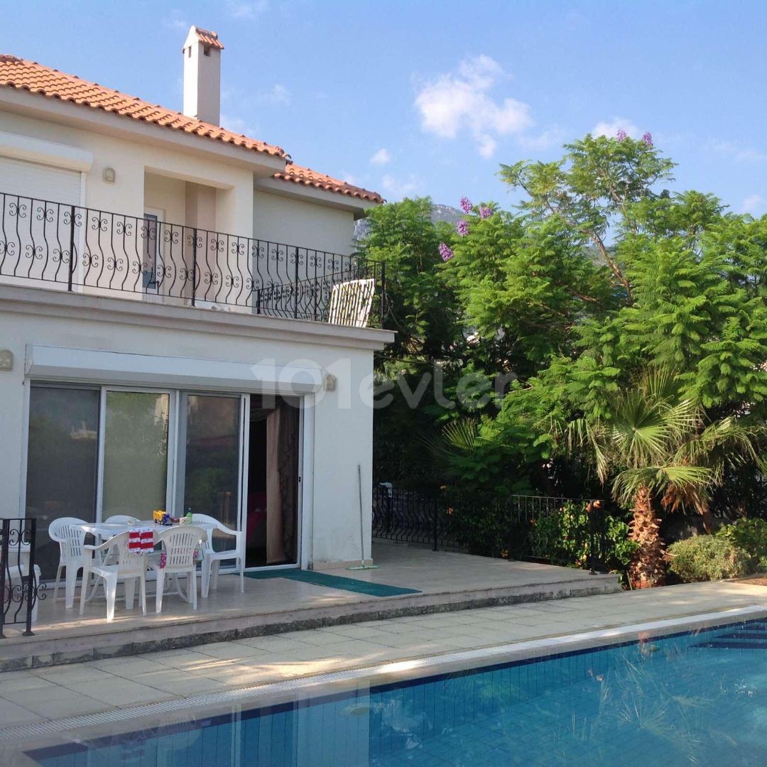 Luxury villa with pool in Girne Lapta