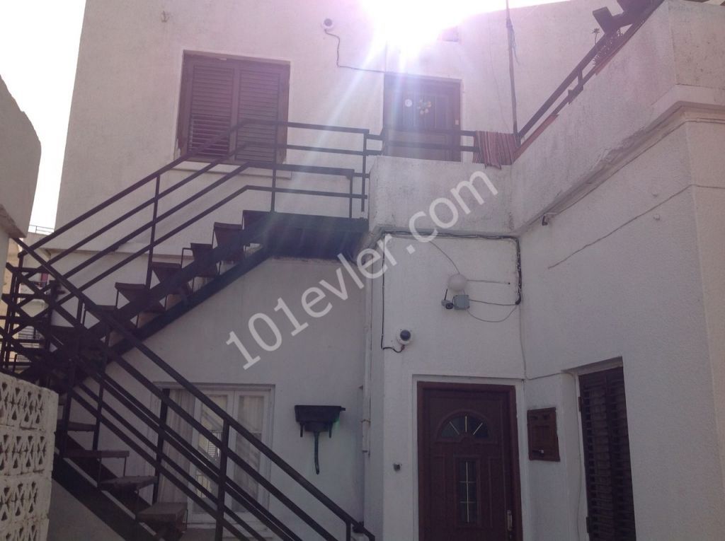 Business space or office for rent in Girne city centre. 7 rooms. 
