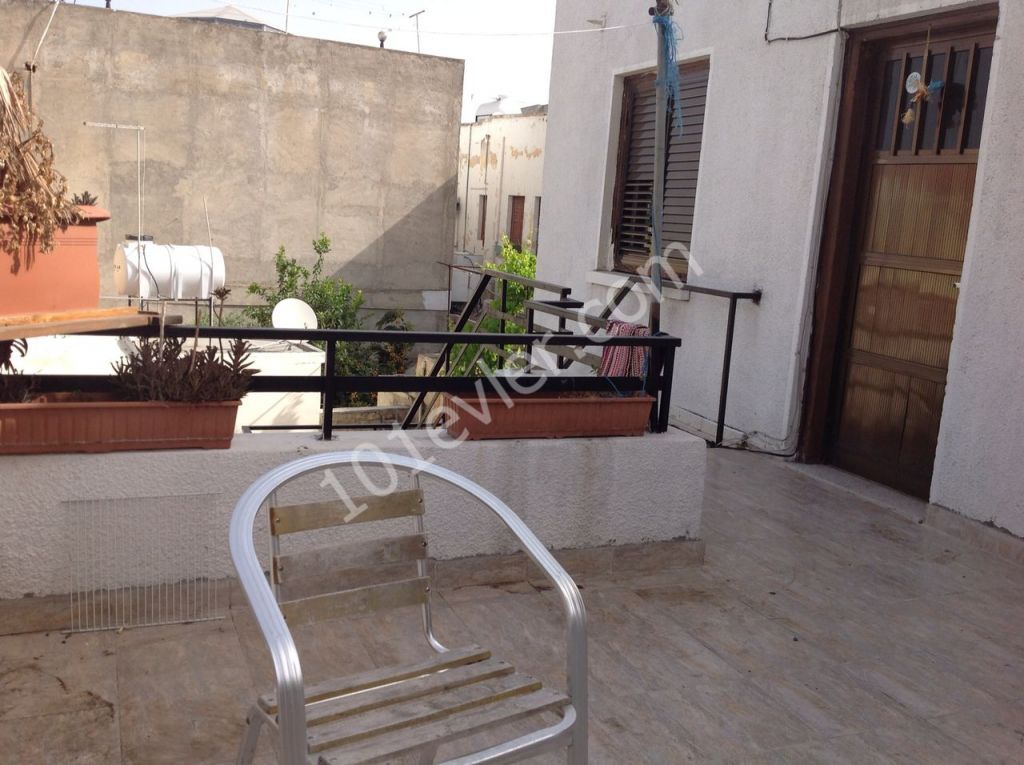 Business space or office for rent in Girne city centre. 7 rooms. 