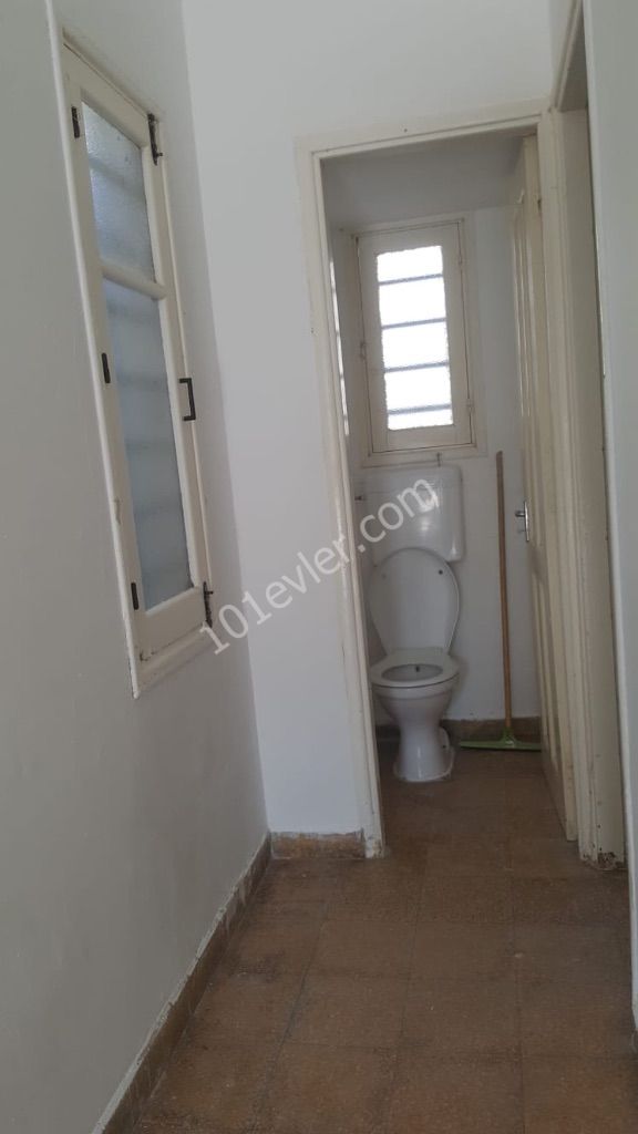 Business space or office for rent in Girne city centre. 7 rooms. 