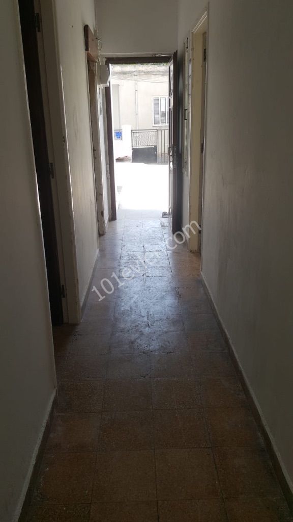 Business space or office for rent in Girne city centre. 7 rooms. 