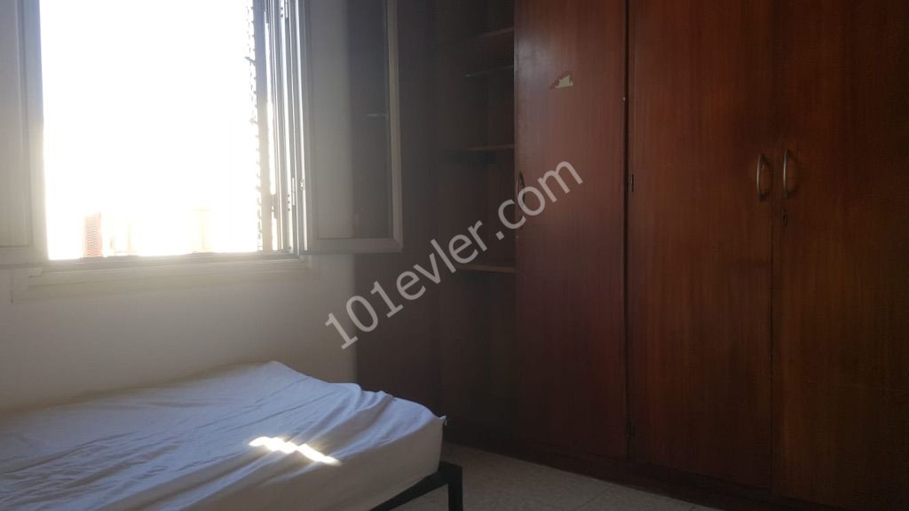 Business space or office for rent in Girne city centre. 7 rooms. 