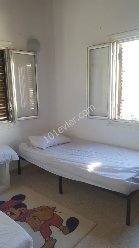 Business space or office for rent in Girne city centre. 7 rooms. 