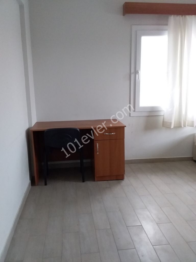 GAZİMAĞUSA MERKEZDE KİRALIK 3+1 DAİRE 