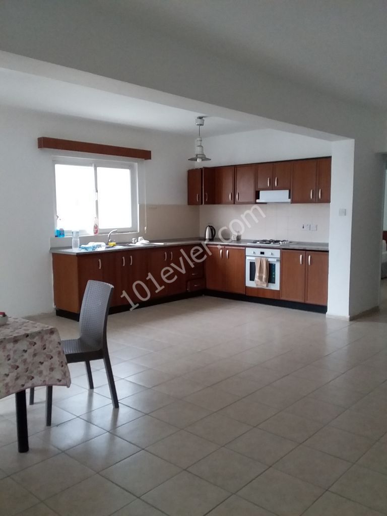 GAZİMAĞUSA MERKEZDE 3+1 KİRALIK DAİRE