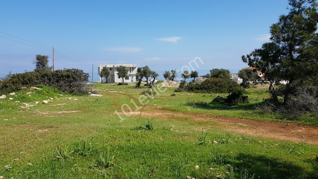 Residential Zoned Plot For Sale in Çatalköy, Kyrenia