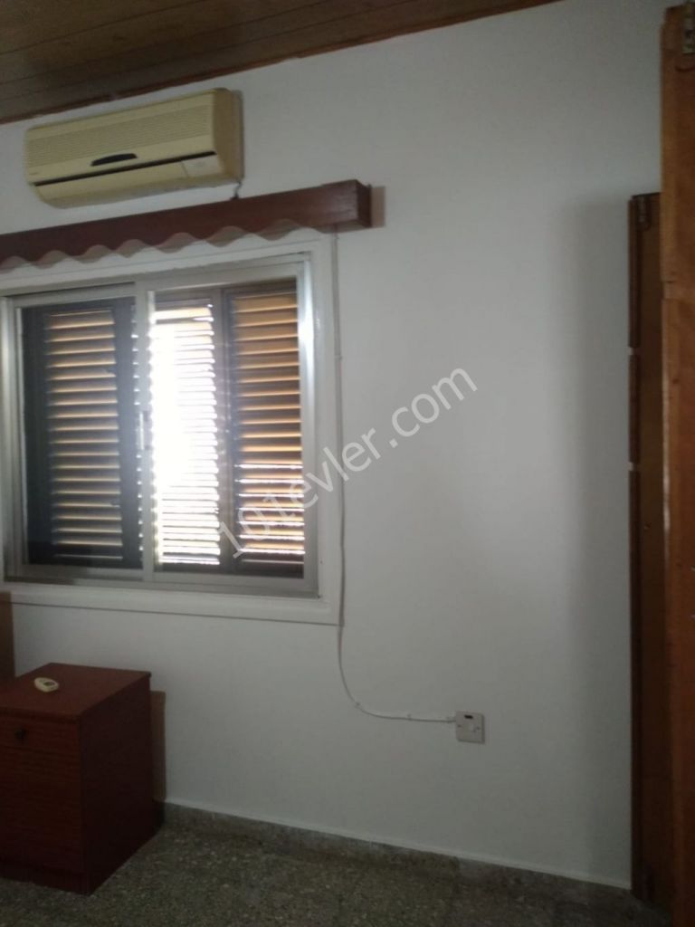 MAĞUSA MERKEZDE 3+1 EŞYALI KİRALIK DAİRE     