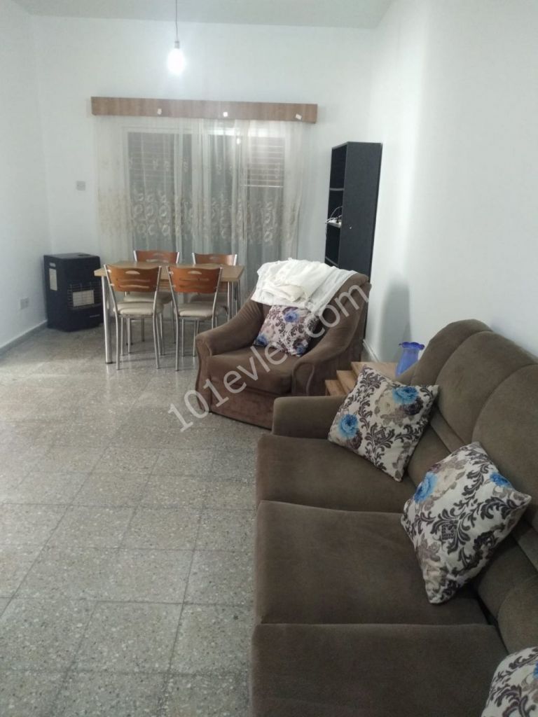 MAĞUSA MERKEZDE 3+1 EŞYALI KİRALIK DAİRE     