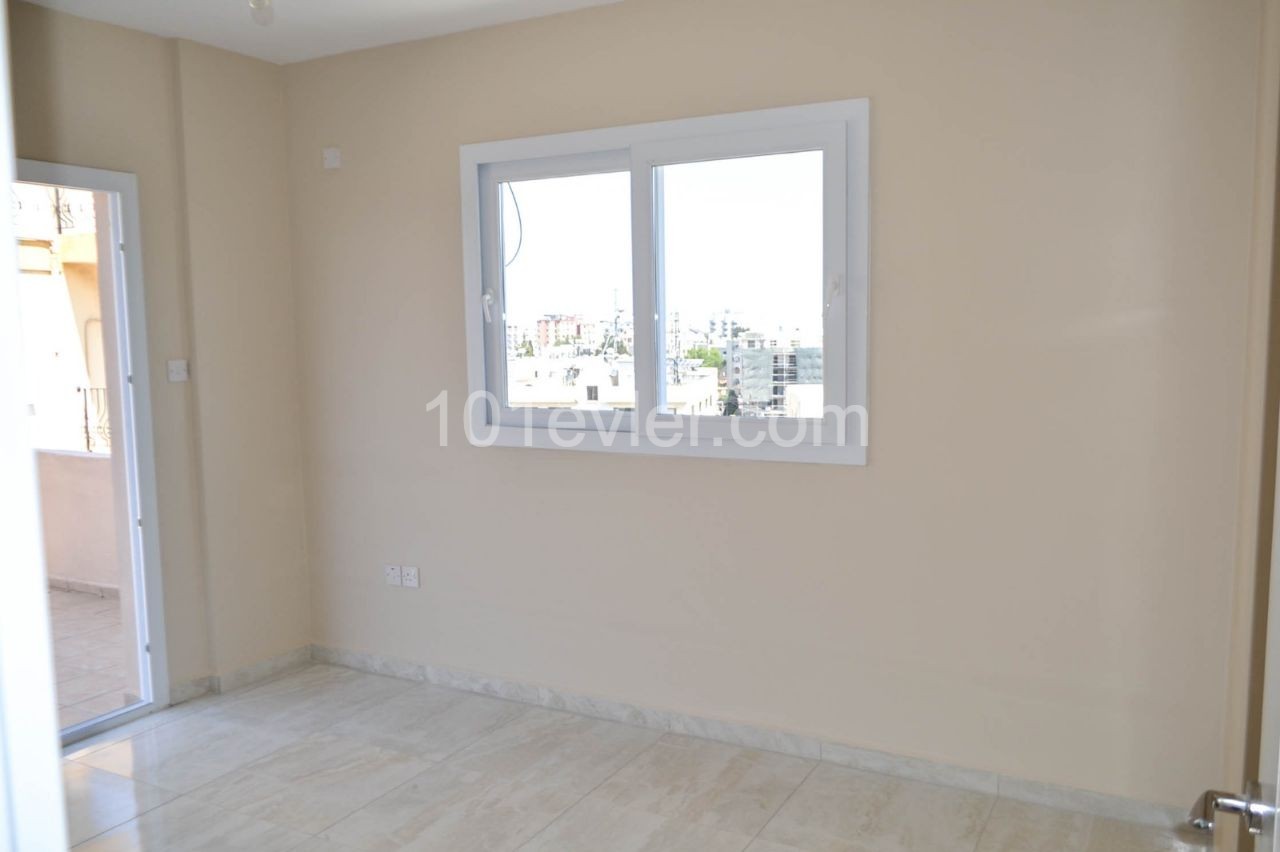 MAĞUSA  DUMLUPINAR  BÖLGESİNDE 2+1  SATILIK PENTHOUSE 