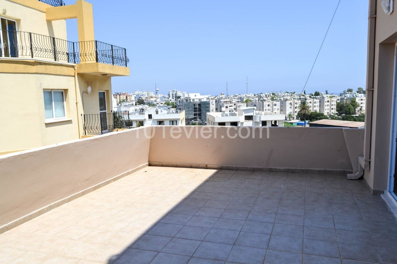 MAĞUSA  DUMLUPINAR  BÖLGESİNDE 2+1  SATILIK PENTHOUSE 