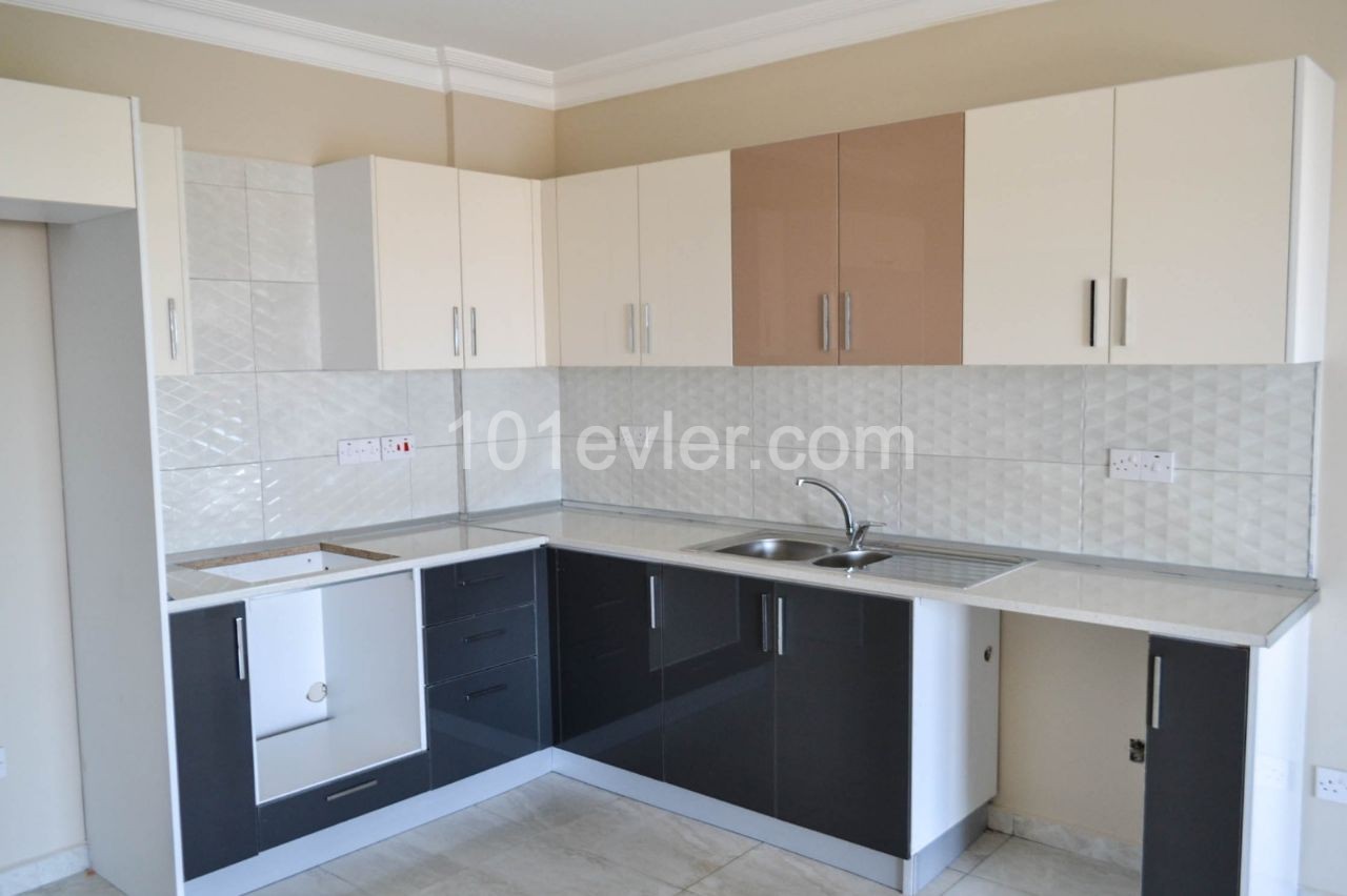 MAĞUSA  DUMLUPINAR  BÖLGESİNDE 2+1  SATILIK PENTHOUSE 