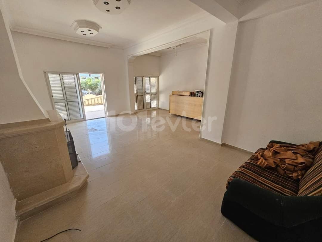 Apartment 2+1 mit großer Terrasse, Erdgeschoss, Famagusta, Zentrum