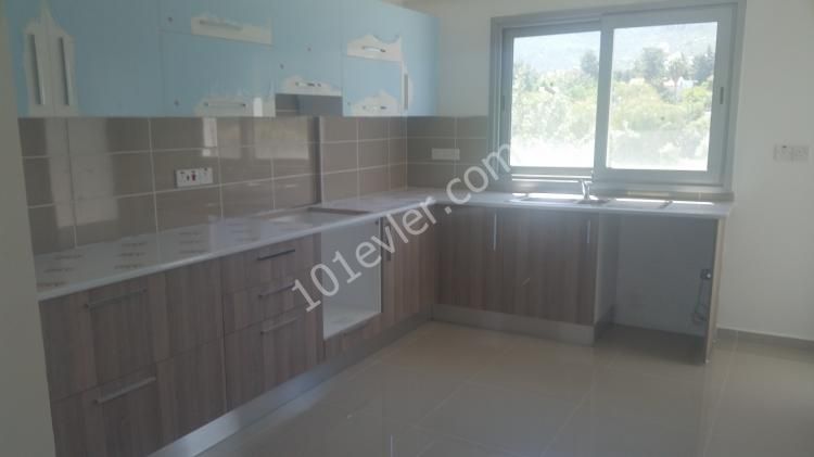 GİRNE MERKEZDE EŞYASIZ  SIFIR DENİZ MANZARALI DAİRE