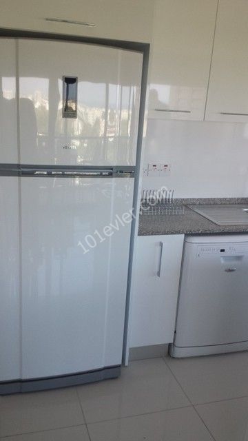 GİRNE MERKEZDE ŞIK MODERN DENİZ MANZARALI DAİRE