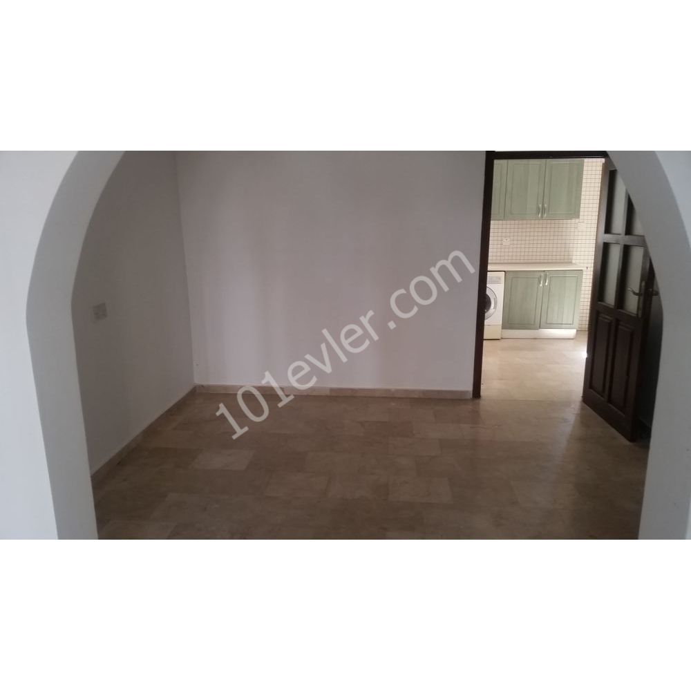 Detached House To Rent in Girne Merkez, Kyrenia