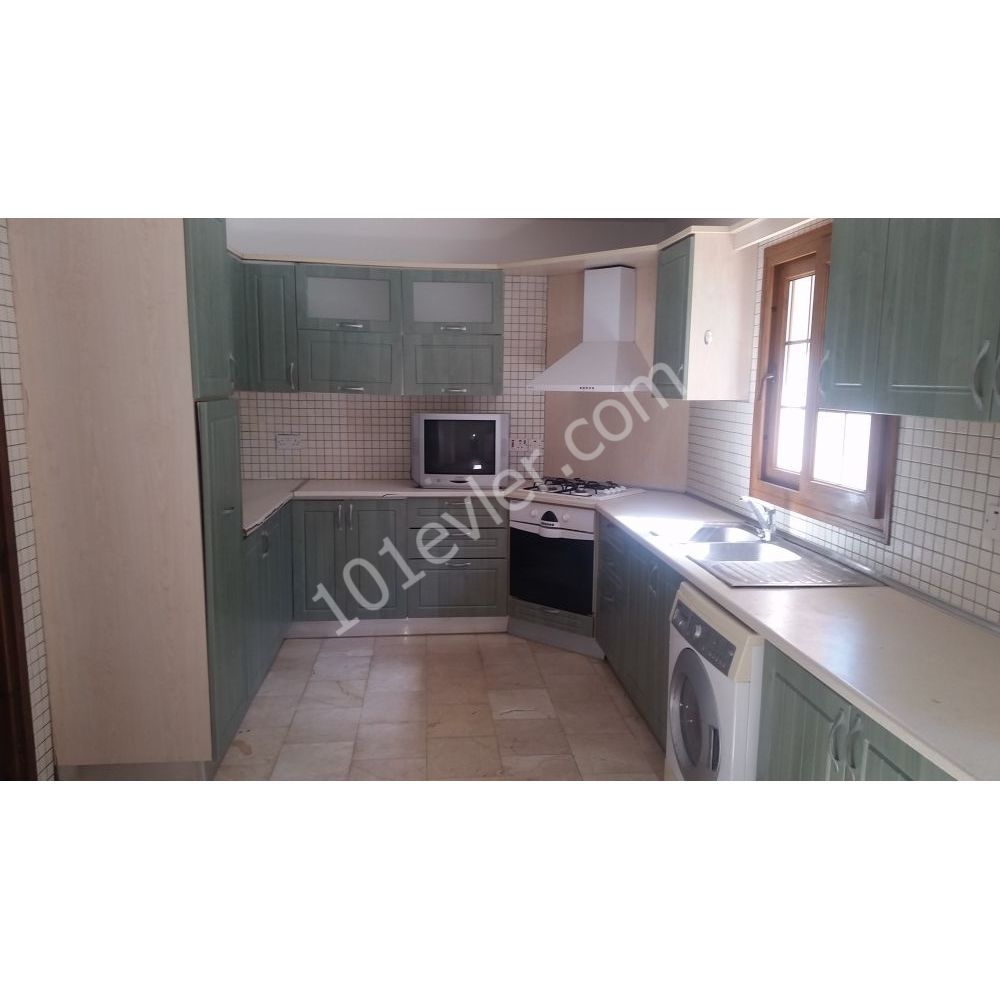 Detached House To Rent in Girne Merkez, Kyrenia