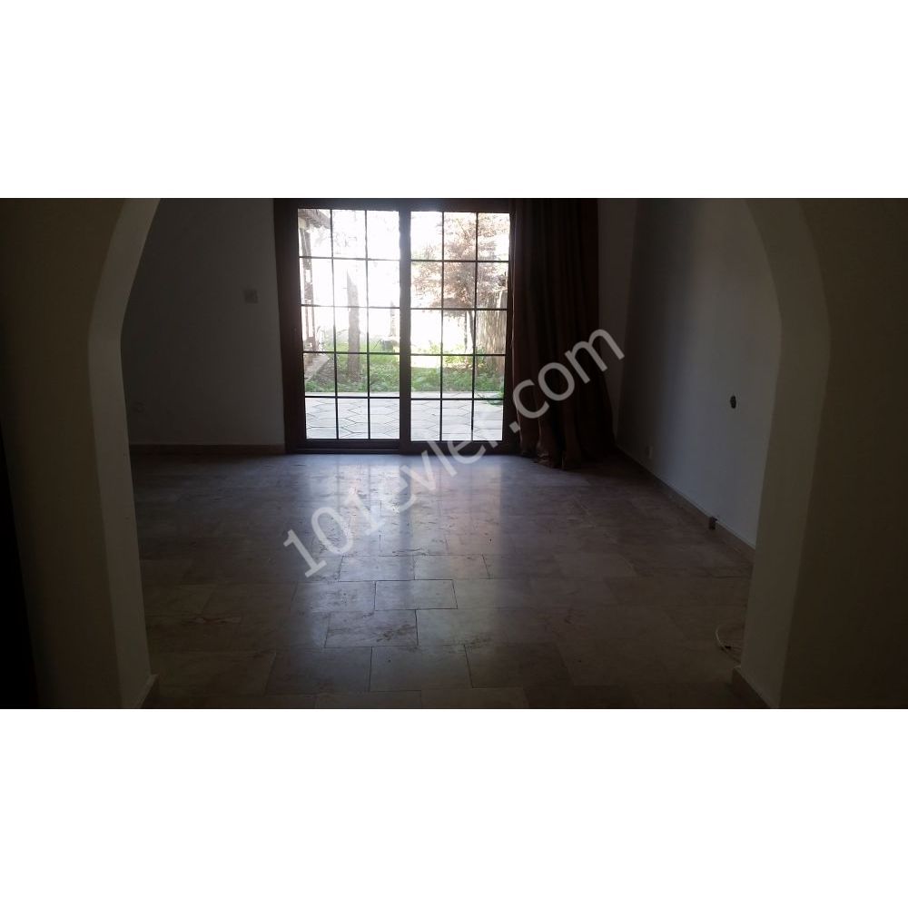 Detached House To Rent in Girne Merkez, Kyrenia