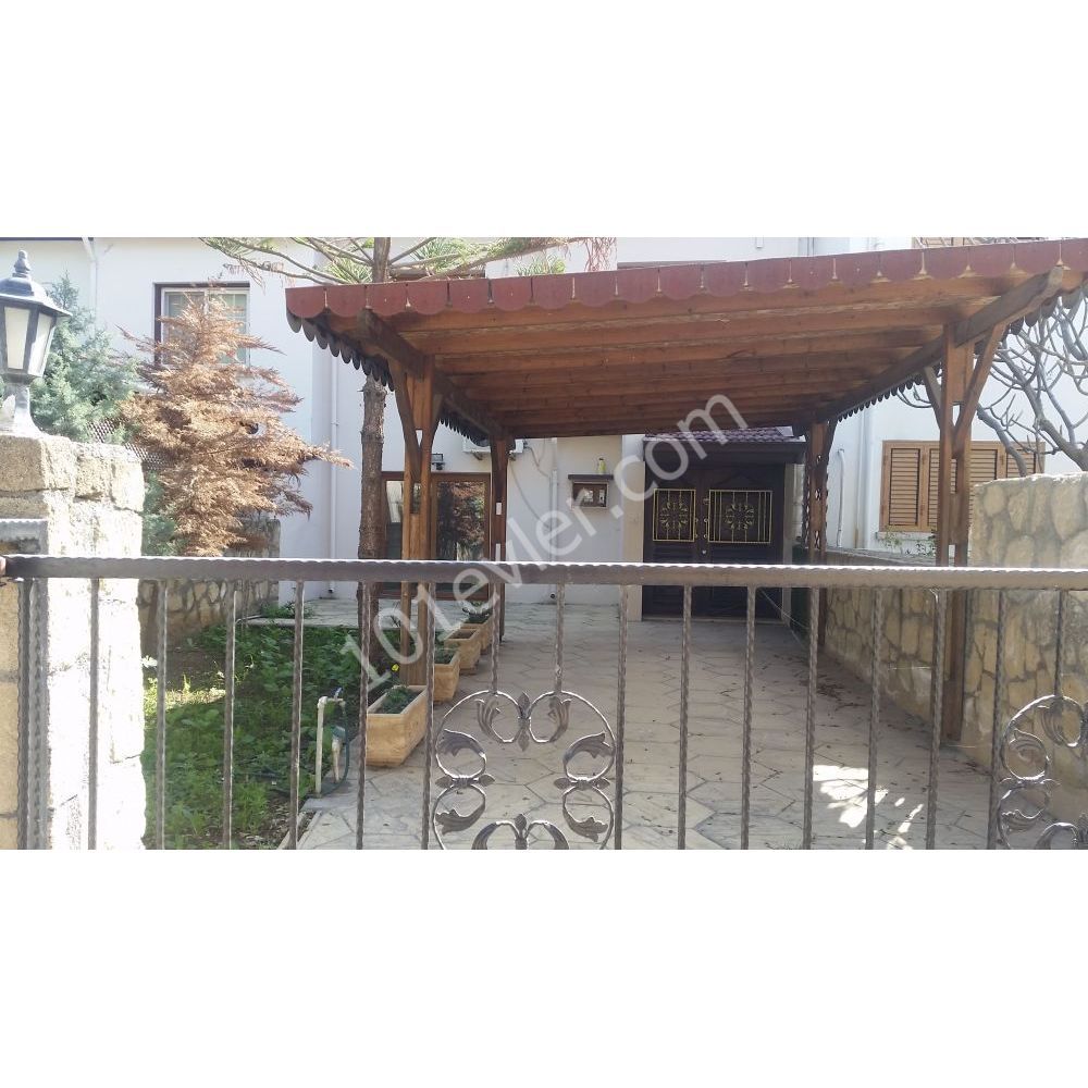 Detached House To Rent in Girne Merkez, Kyrenia