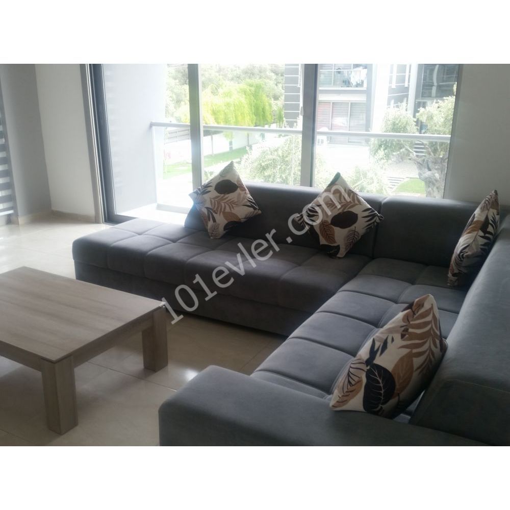 OZANKÖYDE HAVUZLU SİTEDE EŞYALI MODERN DAİRE