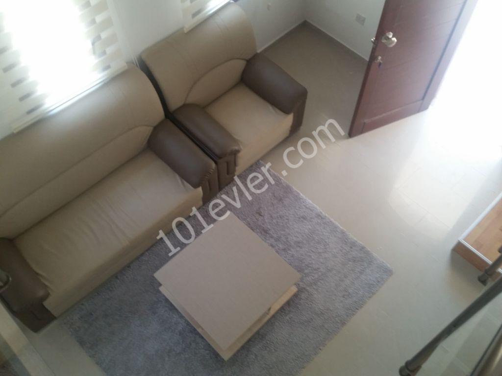  GİRNE KARAOĞLANOĞLUNDA  HAVUZLU SİTEDE1+1EŞYALI DAİRE 