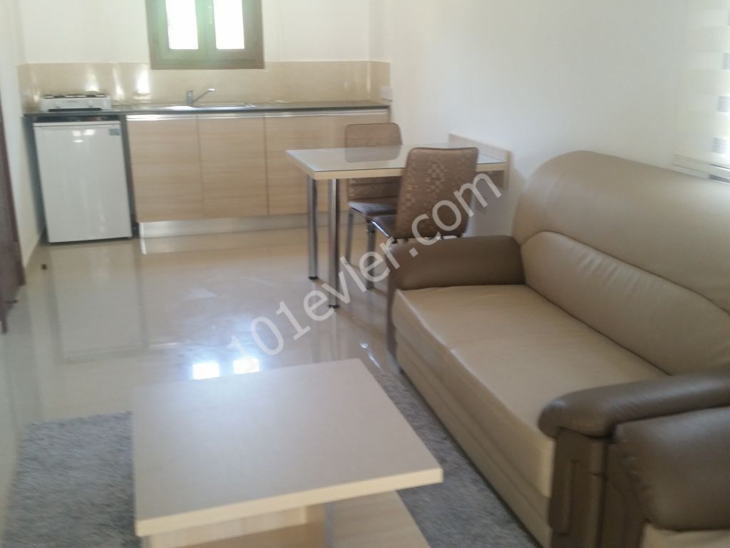  GİRNE KARAOĞLANOĞLUNDA  HAVUZLU SİTEDE1+1EŞYALI DAİRE 