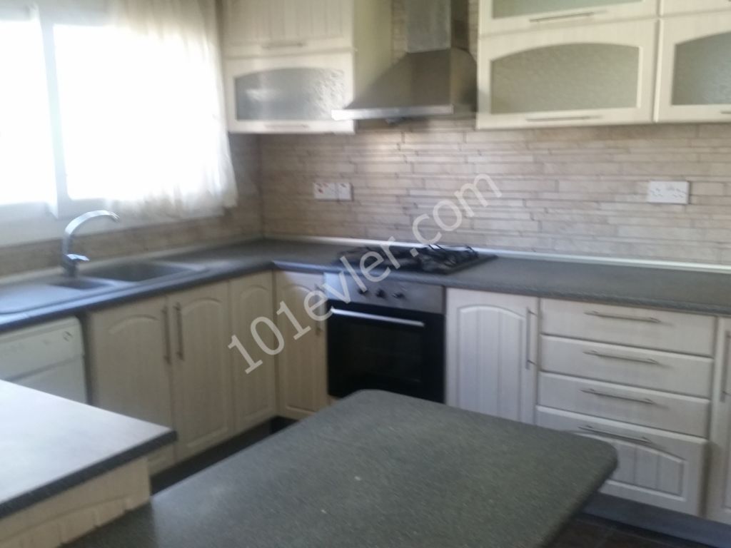 Flat To Rent in Girne Merkez, Kyrenia