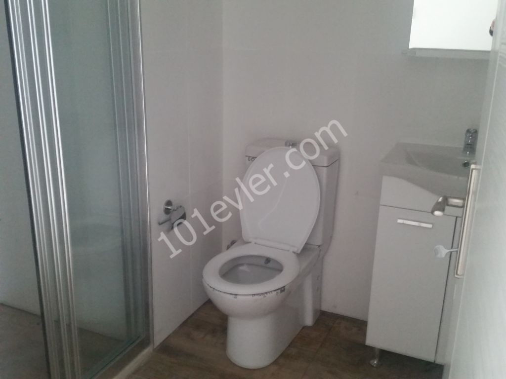 GİRNE MERKEZDE SIFIR  2+1 SIFIR İYİ KONUMDA DAİRE