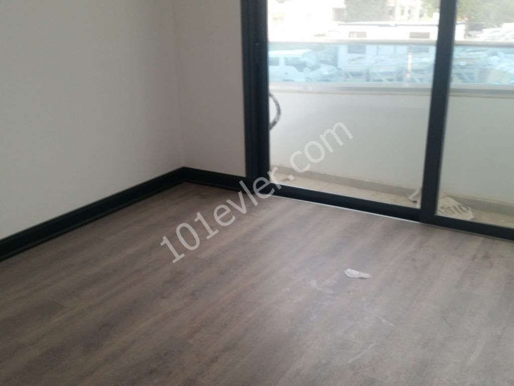 GİRNE MERKEZDE MERKEZİ KONUMDA 1+1 SIFIR DAİRE