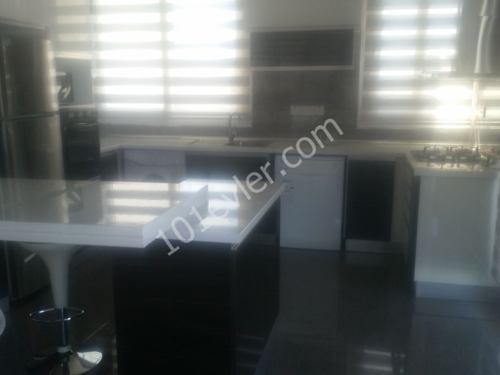 Penthouse To Rent in Girne Merkez, Kyrenia