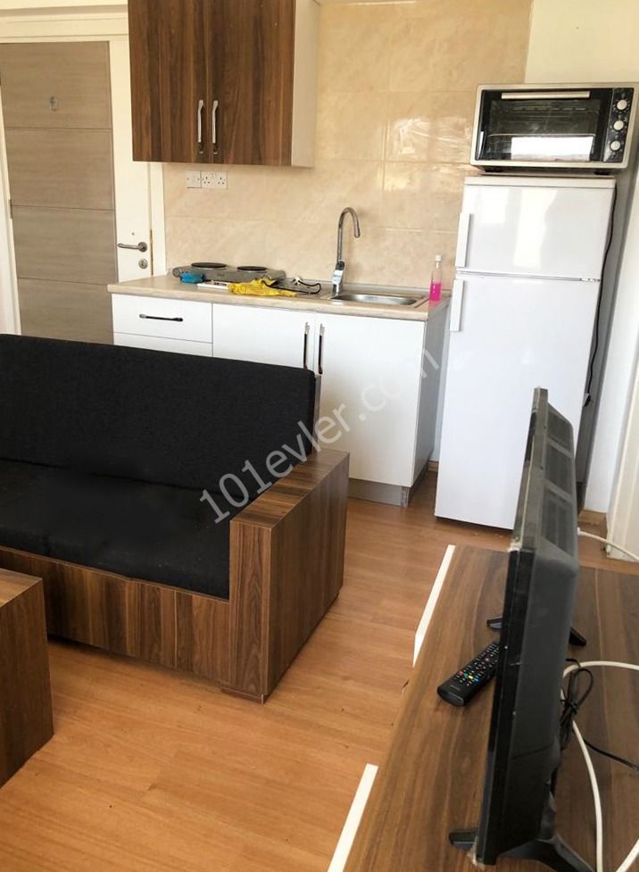 Gönyeli'de okul duraklarının tam karşısında, anayol üzerinde 2+1 öğrenciye kiralık full eşyalı yeni daireler