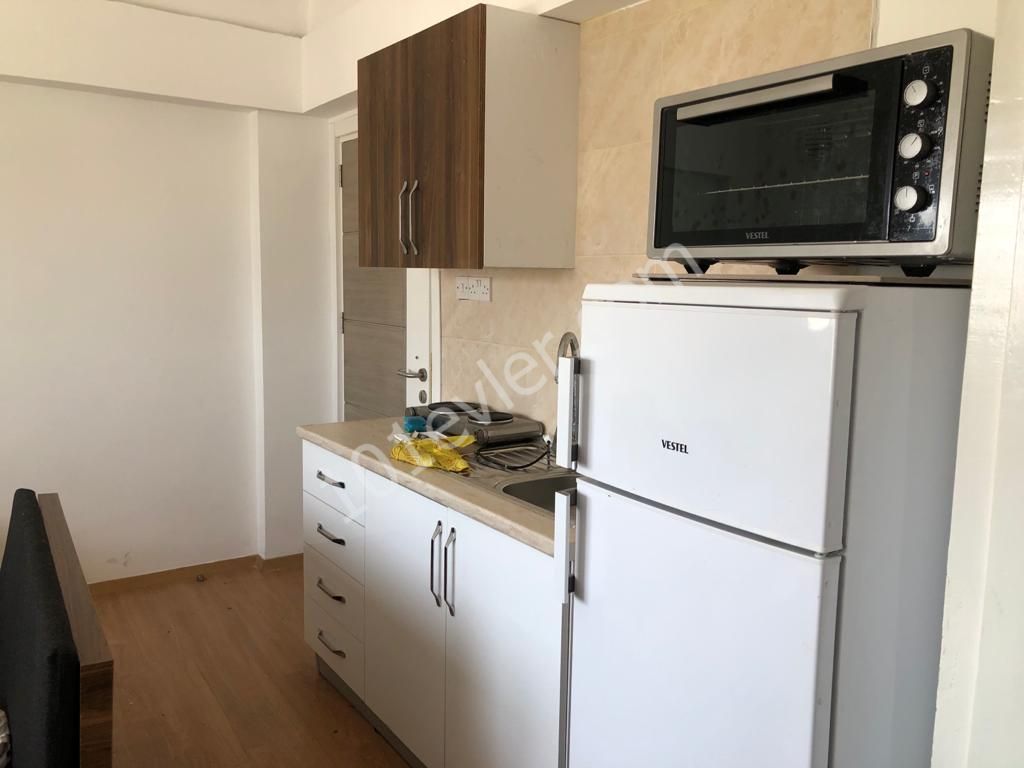 Gönyeli'de okul duraklarının tam karşısında, anayol üzerinde 2+1 öğrenciye kiralık full eşyalı yeni daireler