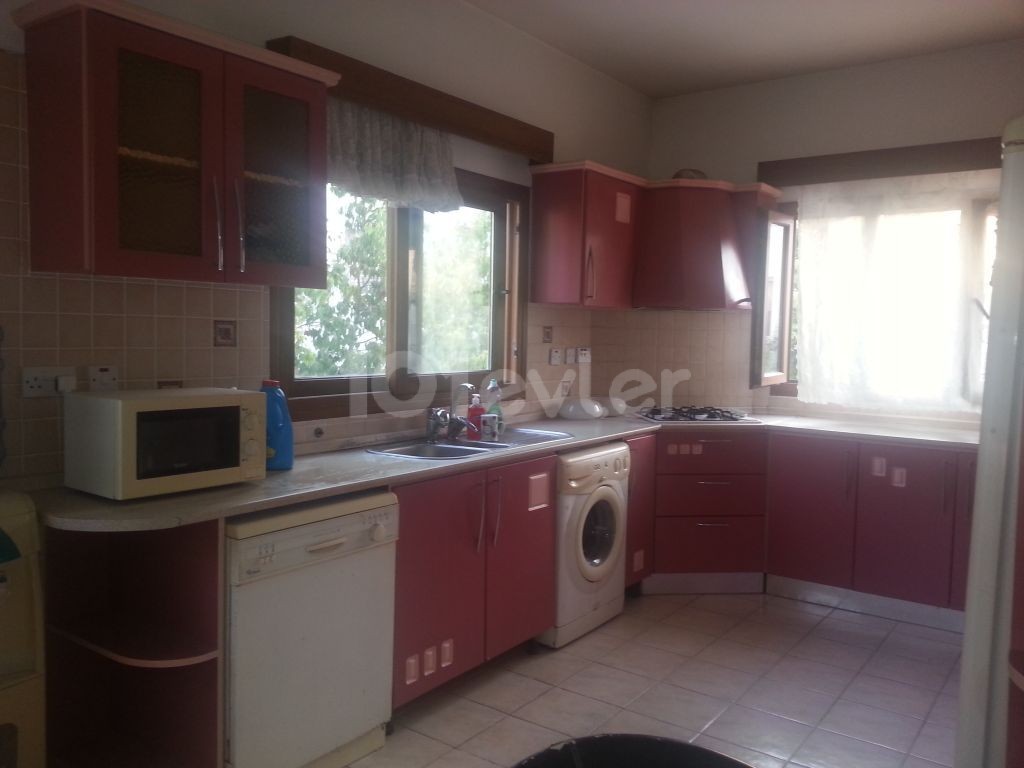 Girne Yeni Liman Bölgesinde 3+1 full eşyalı daire.