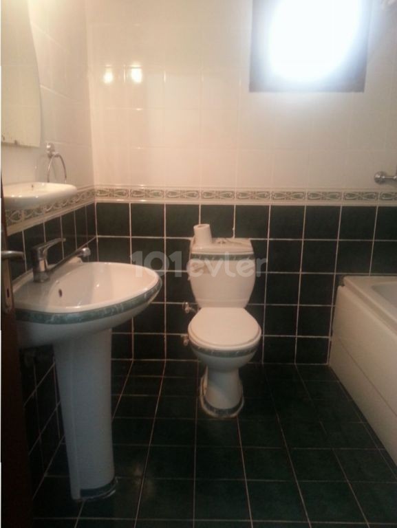 Girne Yeni Liman Bölgesinde 3+1 full eşyalı daire.