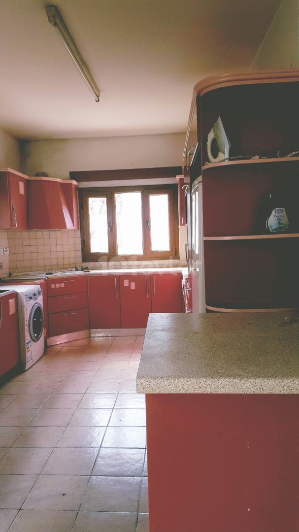 Girne Yeni Liman Bölgesinde 3+1 full eşyalı daire.