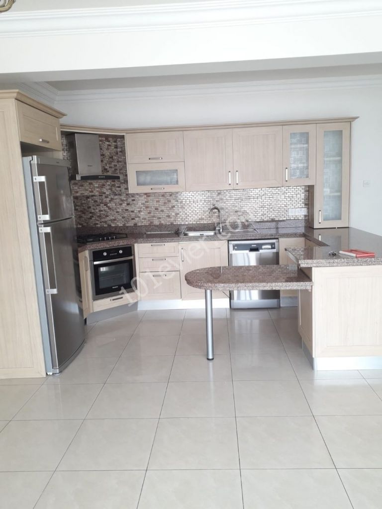 2+1 luxurious flat for rent in Girne center