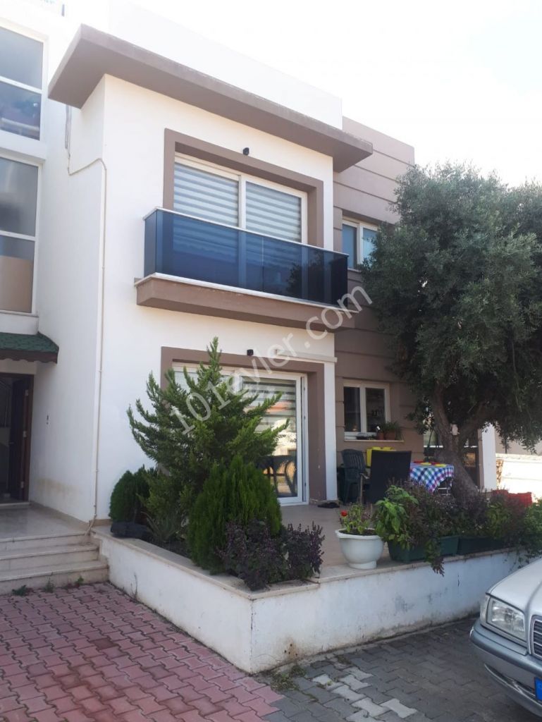 Girne Zeytinlik Bölgesinde 2+1 Satılık Daire