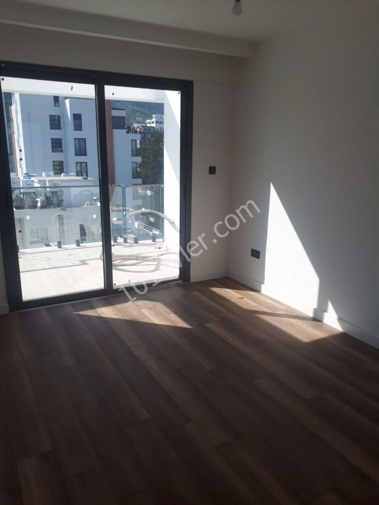 Girne Merkezde 2+1 Satılık Penthouse 145000 STG 