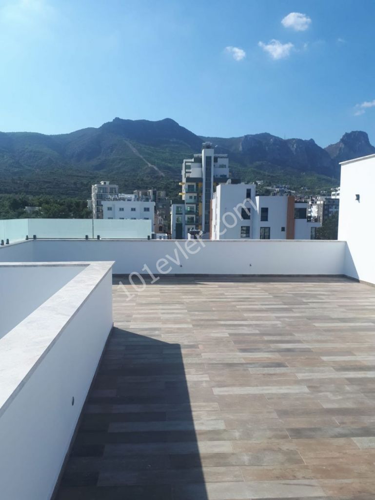 Girne Merkezde 2+1 Satılık Penthouse 145000 STG 