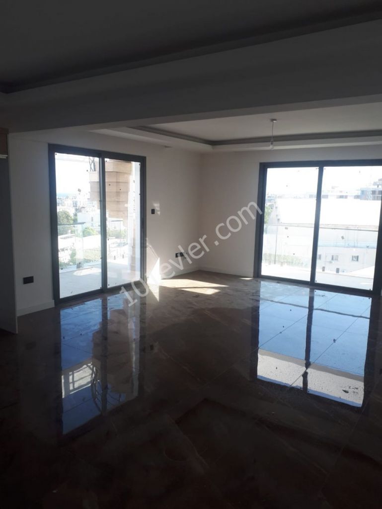 Girne Merkezde 2+1 Satılık Penthouse 145000 STG 