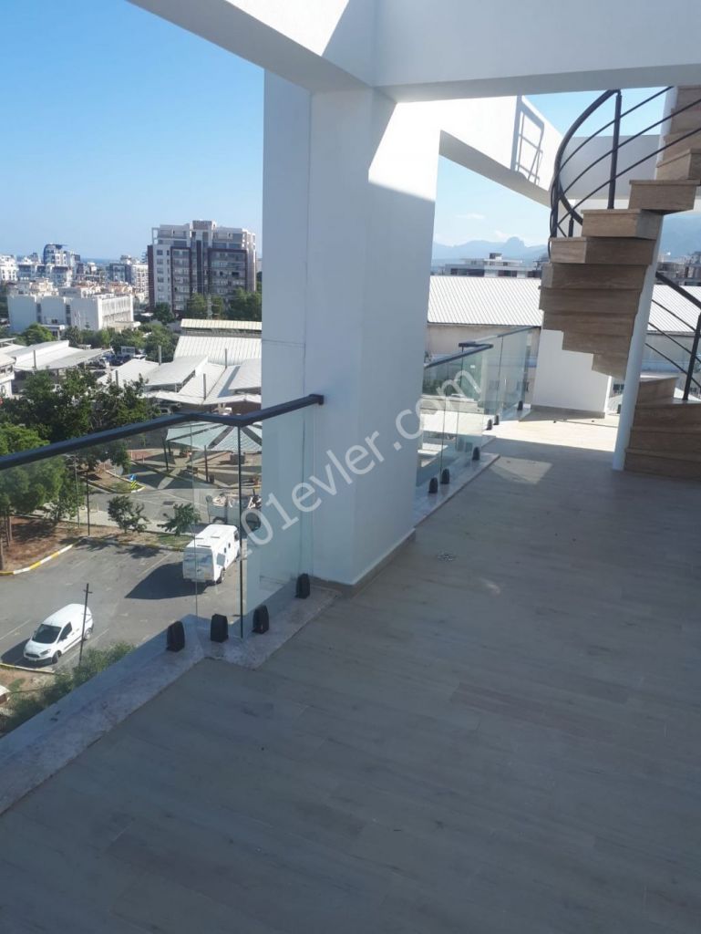 Girne Merkezde 2+1 Satılık Penthouse 145000 STG 