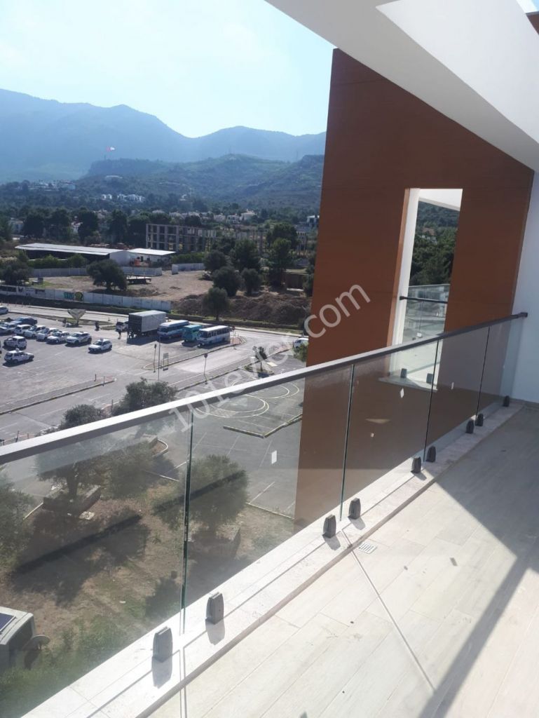 Girne Merkezde 2+1 Satılık Penthouse 145000 STG 