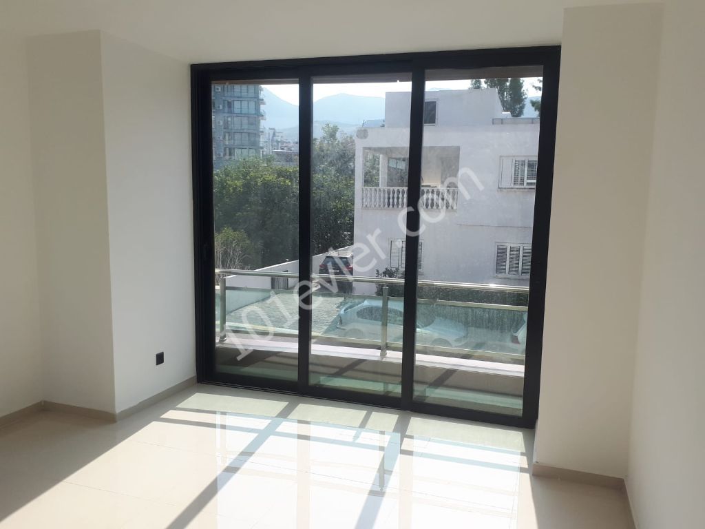 Girne Merkezde 2+1 Satılık Daire 729000 STG 