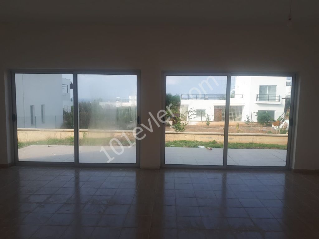 Girne Esentepe Bölgesinde  3+1 Satılık Villa 85000 STG