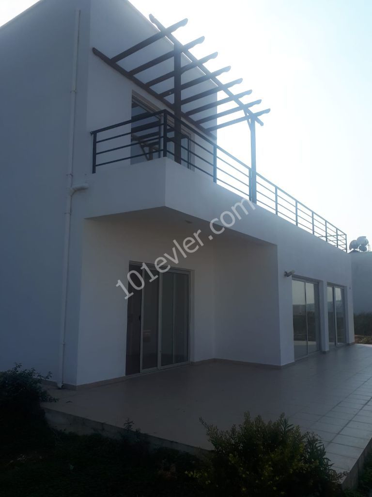 Girne Esentepe Bölgesinde  3+1 Satılık Villa 85000 STG