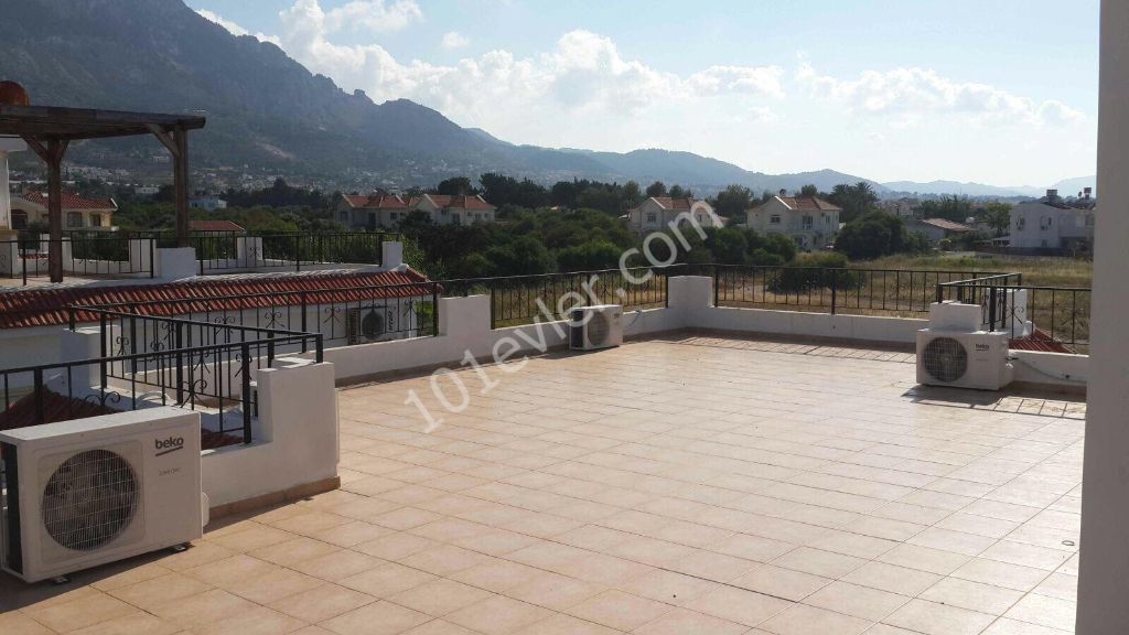 Girne Lapta Bölgesinde 3+1 Satılık Penthouse