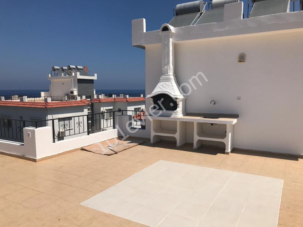 Girne Lapta Bölgesinde 3+1 Satılık Penthouse 68000 STG 