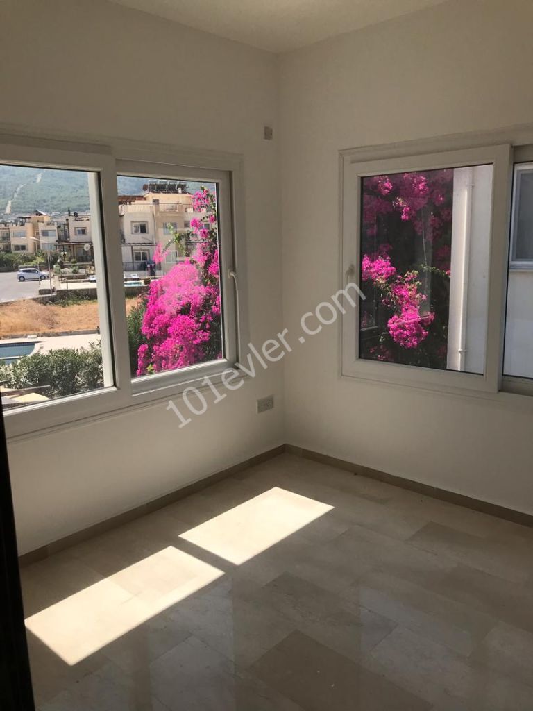 Girne Lapta Bölgesinde 3+1 Satılık Penthouse 68000 STG 