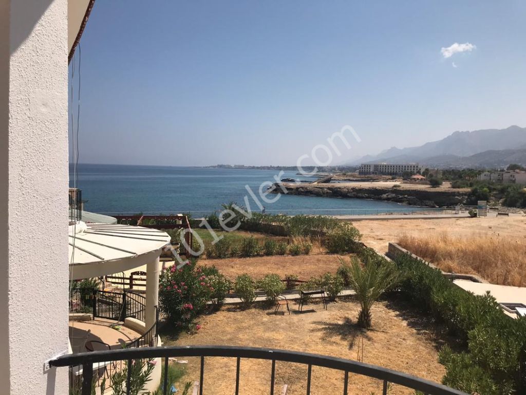 Girne Lapta Bölgesinde 3+1 Satılık Penthouse 68000 STG 